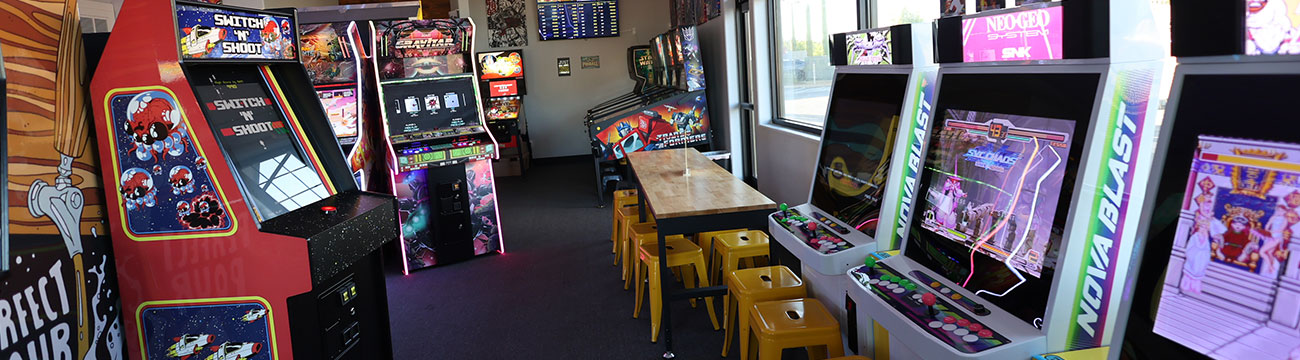 A view of the central area of the arcade.